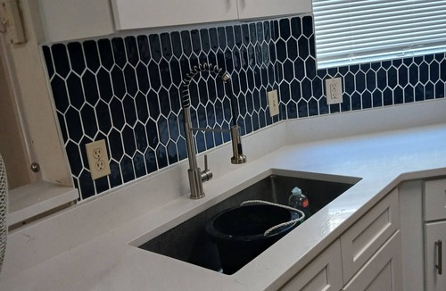 Ocean Side Village Condo | Cozy 1-bedroom condo close to the beach with Pool, Hot Tub and gym.