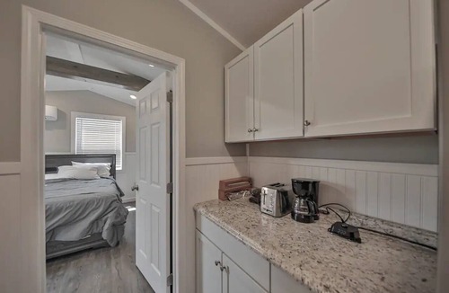 Weissport East House | Cozy 1-bedroom tiny home in charming Lehighton with AC