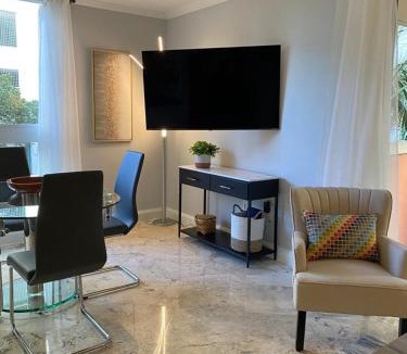 Coconut Grove House | Cozy 1 bedroom unit located in a Condo Hotel in the heart of Coconut Grove Free Parking