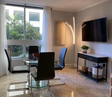 Coconut Grove House | Cozy 1 bedroom unit located in a Condo Hotel in the heart of Coconut Grove Free Parking