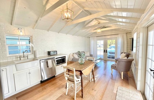 Southgate Apartment | Cozy 1BR in Pinecraft 10 Min to Sarasota Fun