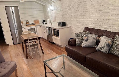 Southgate Apartment | Cozy 1BR in Pinecraft 10 Min to Sarasota Fun