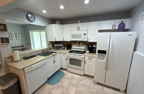 Cypress Gardens Apartment | Cozy 1BR Just 2 Miles from LEGOLAND
