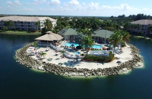 Tropical Cove Condo | Cozy 2 bedroom/2 bath condo near health park - Fort myers great for travel RN
