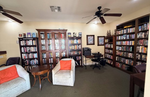 Villas Condo | Cozy 2-bedroom/2 bath Condo in beautiful Ft Myers Florida. Many amenities!