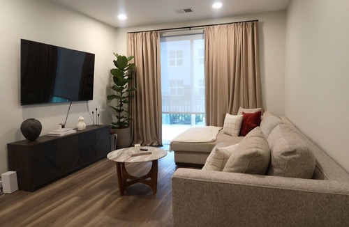 Wood-Ridge Apartment | Cozy 2-bedroom apartment in nice Wood-Ridge with AC and gym