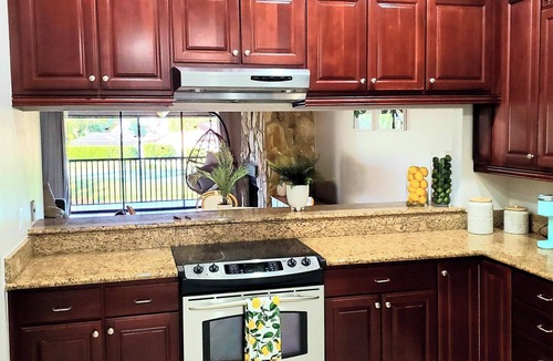 Biggar Condo | Cozy 2-bedroom condo in gorgeous Fort Myers with WiFi, AC
