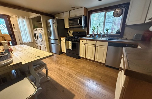 Lake Harmony Estates Cottage | Cozy 2-bedroom cottage in charming Lake Harmony with wi-fi