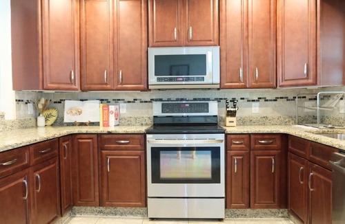 Jungle Terrace House | Cozy 2-bedroom house in St. Petersburg with dog-friendly backyard