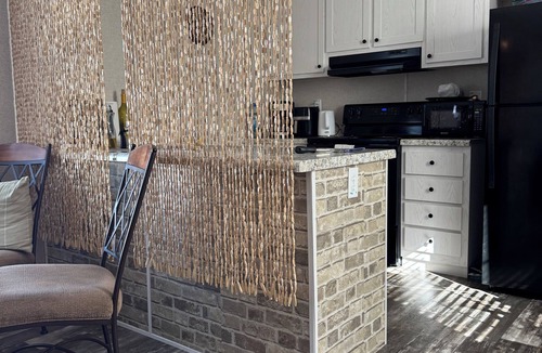 Nokomis House | Cozy 2-bedroom home in marvelous Nokomis with WiFi, AC