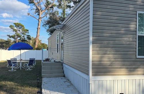 Nokomis House | Cozy 2-bedroom home in marvelous Nokomis with WiFi, AC