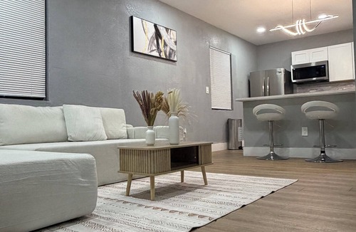 Town N County Park House | Cozy 2-bedroom house in pleasant Tampa with air conditioning
