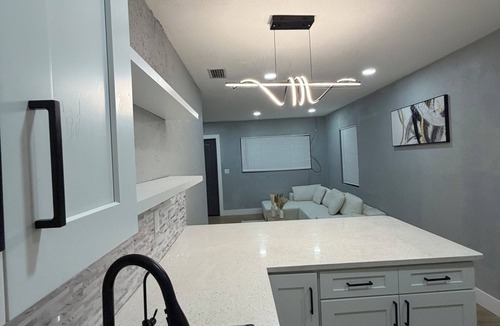 Town N County Park House | Cozy 2-bedroom house in pleasant Tampa with air conditioning