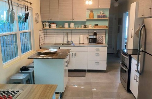 Melbourne House | Cozy 2-bedroom house in charming Melbourne with a private hot tub