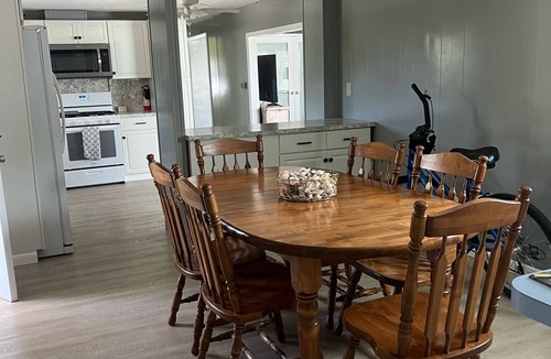 Marathon House | Cozy 2-bedroom mobile home in enchanting Marathon with WiFi, AC.