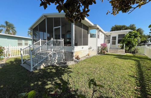 Barefoot Bay House | Cozy 2-bedroom mobile home in enjoyable Barefoot Bay, Florida.