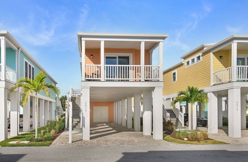 Jensen Beach House | Cozy 2-bedroom stilt house in peaceful Jensen Beach with AC