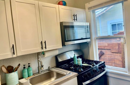 Lake Worth Cottage | Cozy 2-bedroom cottage in lovely Lake Worth Beach with AC