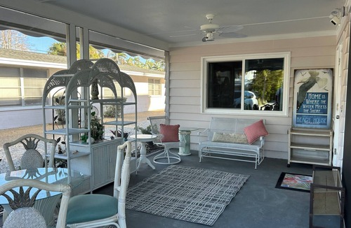Sarasota Cottage | Cozy 2Bd+2 Ba beach cottage; scrnd FL rm, 5min thru dune to bch; VR22-00059