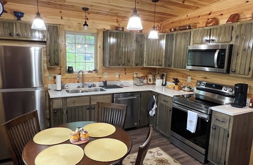 Clarkesville Cabin | Cozy 2BR Cabin Near Helen Relaxing Mountain Escape Minutes from Downtown Helen