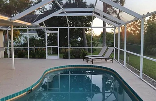 White Marsh House | Cozy 3 bedroom 2 bathroom house.