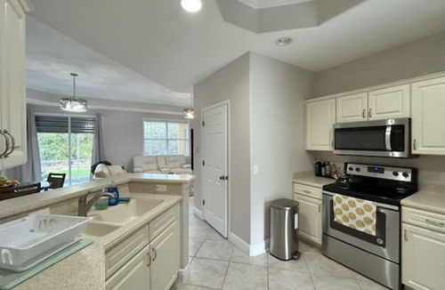 Biggar Condo | Cozy 3-bedroom condo in perfect Fort Myers with AC