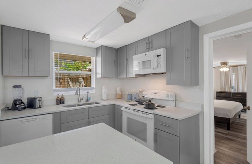 Southgate House | Cozy 3 bedroom Family Getaway in Sarasota!