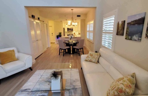 East Naples Condo | Cozy 3-bedroom gated condo with WiFi and pool near historic downtown Naples