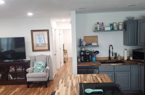 Palm City House | Cozy 3 bedroom home, walking distance to The Patio and restaurants in Palm City.