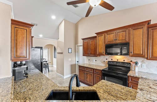 Spring Hill House | Cozy 3-bedroom Spring Hill Retreat—Pets, Fire Pit & Quick Trips to Weeki Wachee