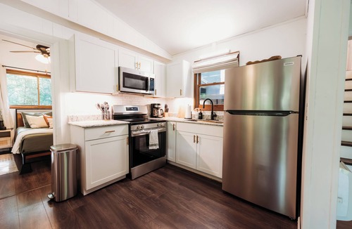 Mill Ridge Cabin | Cozy 3-bedroom treehouse in Banner Elk minutes from hiking, skiing & more!