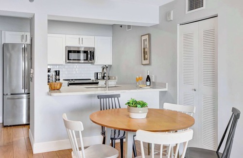 Brickell Apartment | Cozy 3BR Condo with Ocean View and Balcony