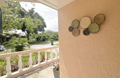 Port Malabar House | Cozy 3BR Family Home w/Office, Full Kitchen & Peaceful Vibe