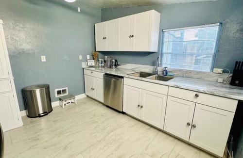 Iona House | Cozy 4 Bedrooms near Sanibel/FM Beaches