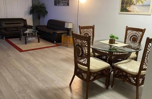 Tropic House | Cozy Apartment Located in Prime Location