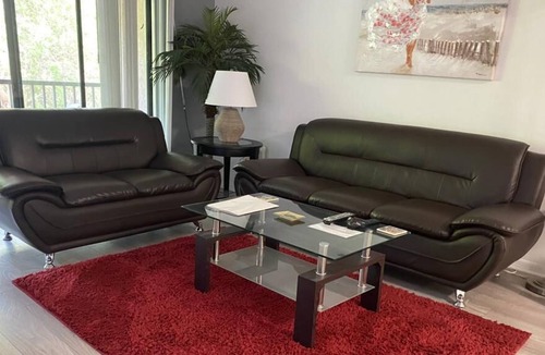 Tropic House | Cozy Apartment Located in Prime Location