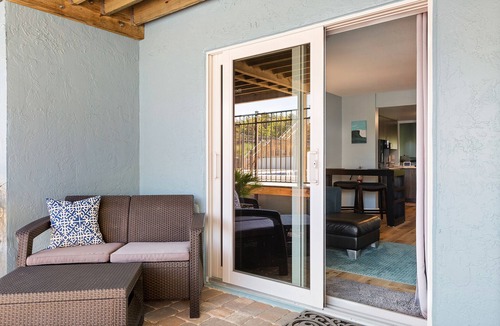 Melbourne Beach House | Cozy Beach Escape -saltwater pool - Poolside Suite