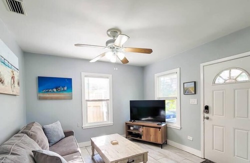 Belle Vista House | Cozy Beach Hideaway: Entire 2BR/2BA House with
