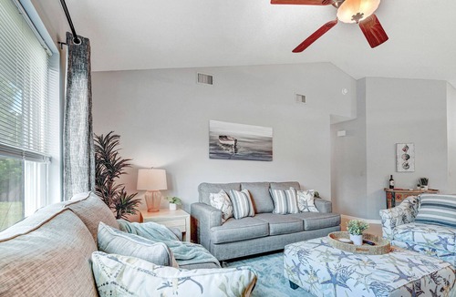 Palm Bay House | Cozy Blue Palm w/Game Room Centrally Located