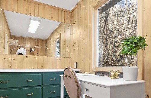 Seven Devils Ski Chalet | Cozy Chalet Getaway, Hot Tub, Pet-Friendly, WiFi, AC in Seven Devils