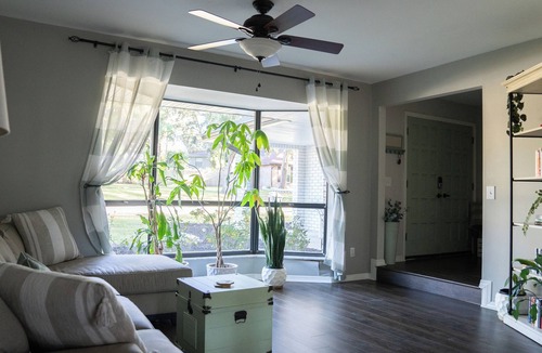 Brandon House | Cozy & Charming Home in Safe Neighborhood, 15 min. from Tampa