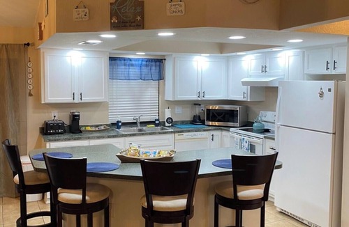 Diplomat House | Cozy, Clean, Convenient With A Beach Feel