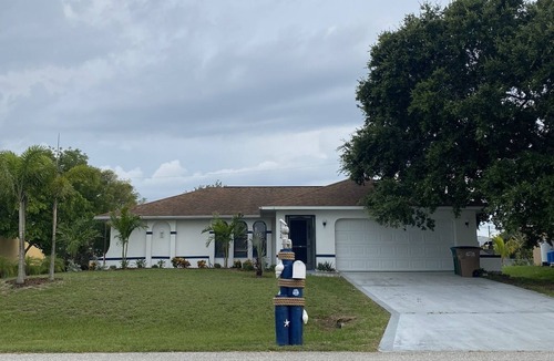 Diplomat House | Cozy, Clean, Convenient With A Beach Feel