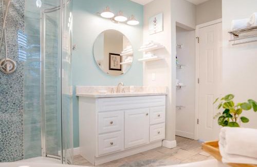 Dunedin House | Cozy Coastal Cottage Whole House Sleeps 10