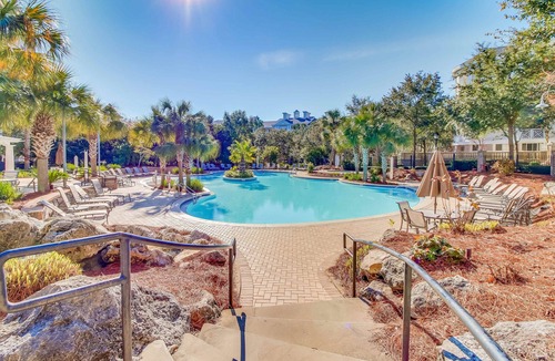 Baytowne Wharf Apartment | Cozy coastal studio with access to a pool, hot tub, tennis courts, grill, & spas