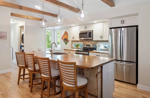 Flat Rock Cottage | Cozy Cottage across the street from Carl Sandburg National Park