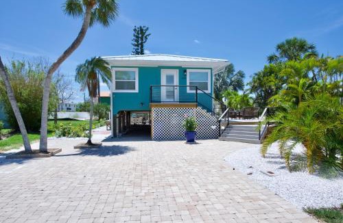 Mid Island House | Cozy Cottage by Sun Palace Vacations