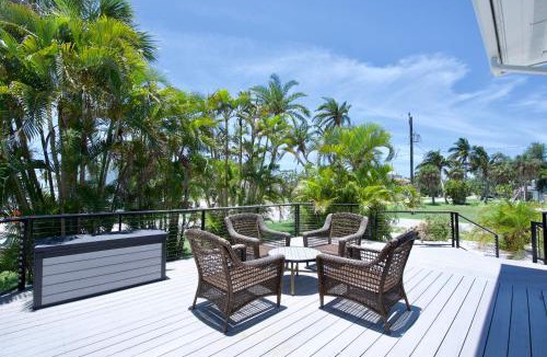 Mid Island House | Cozy Cottage by Sun Palace Vacations