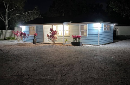 Ridge Wood Heights Cottage | Cozy Cottage centrally located in beautiful Sarasota Florida.
