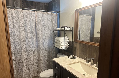 Bee Ridge Cottage | Cozy cottage in Sarasota in a quiet setting, 15 minute drive to Siesta Beach.